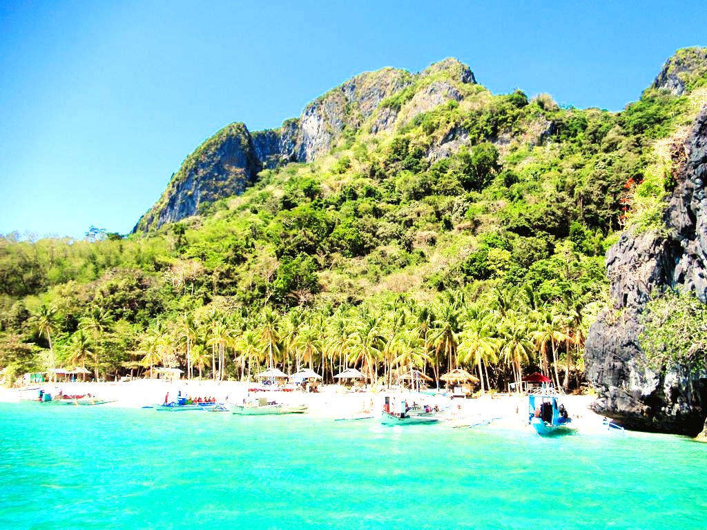 seven commandos beach